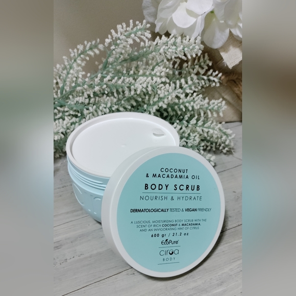 ***SOLD*** New - Ciroa Coconut & Macadamia Oil Body Scrub - Picture 2 of 2